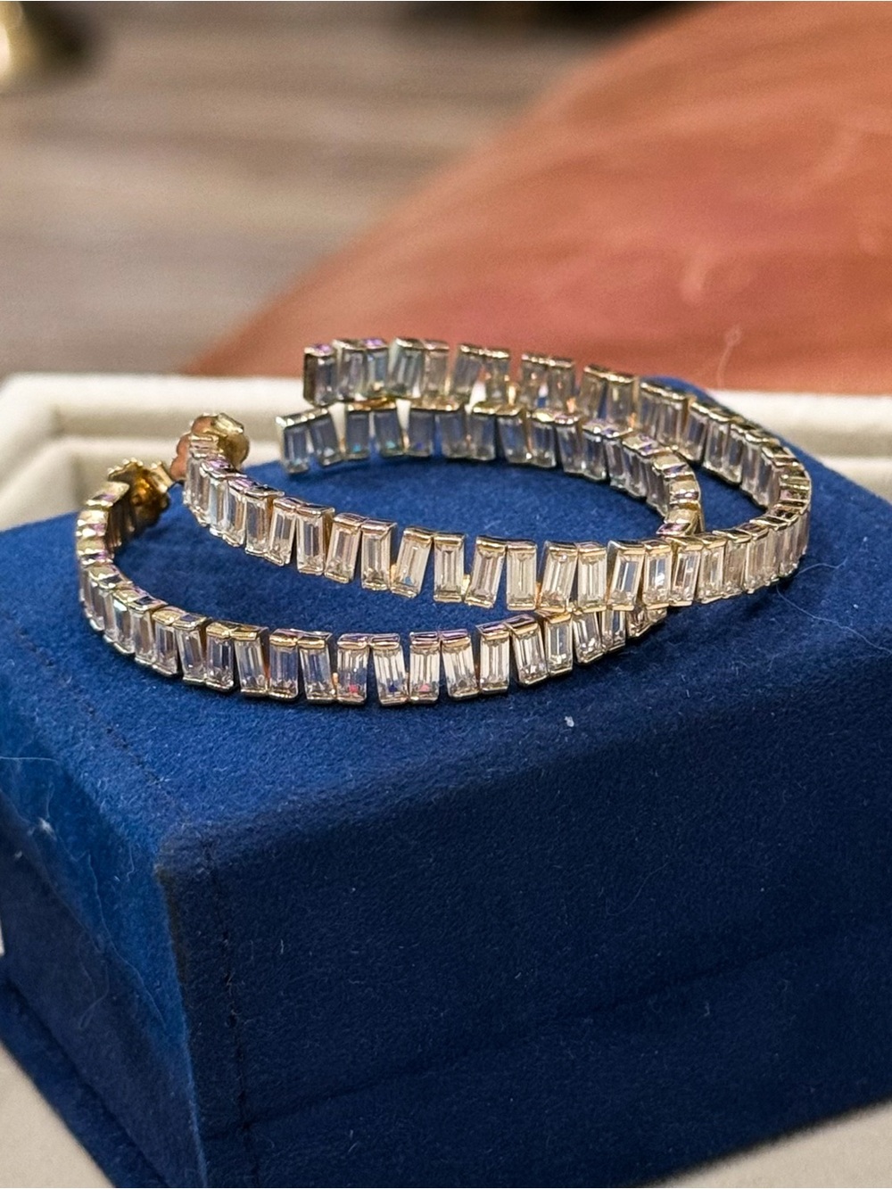 NÁDRI Chateau Baguette Hoop Earrings Gold